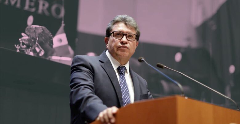 Monreal propone reforma para garantizar acceso libre a playas