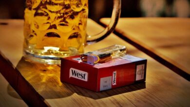 Mexicanos usan parte de sus apoyos en bebidas alcohólicas y cigarrillos