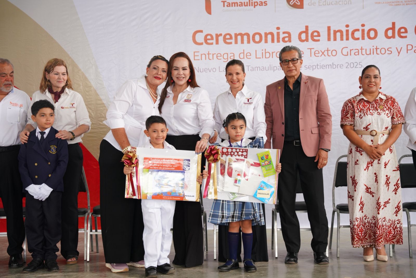 Nuevo Laredo da inicio al ciclo escolar 2025-2026 con entrega de libros de texto, útiles y más de 72 mil guías didácticas Nuevo Laredo da inicio al ciclo escolar 2025-2026 con entrega de libros de texto, útiles y más de 72 mil guías didácticas