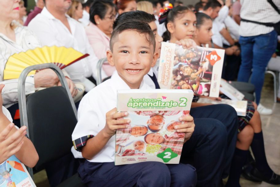Nuevo Laredo da inicio al ciclo escolar 2025-2026 con entrega de libros de texto, útiles y más de 72 mil guías didácticas Nuevo Laredo da inicio al ciclo escolar 2025-2026 con entrega de libros de texto, útiles y más de 72 mil guías didácticas