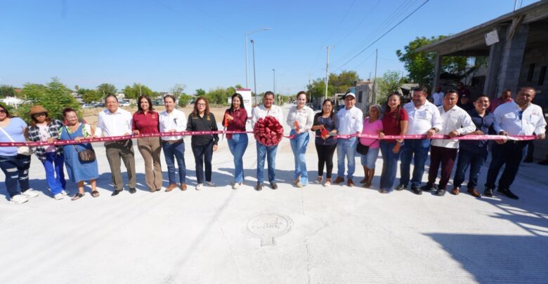 Alcadesa Carmen Lilia Canturosas entrega obras de pavimentación en la colonia 150 Aniversario