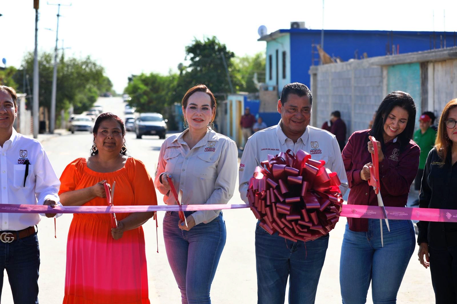 Alcadesa Carmen Lilia Canturosas entrega obras de pavimentación en la colonia 150 Aniversario