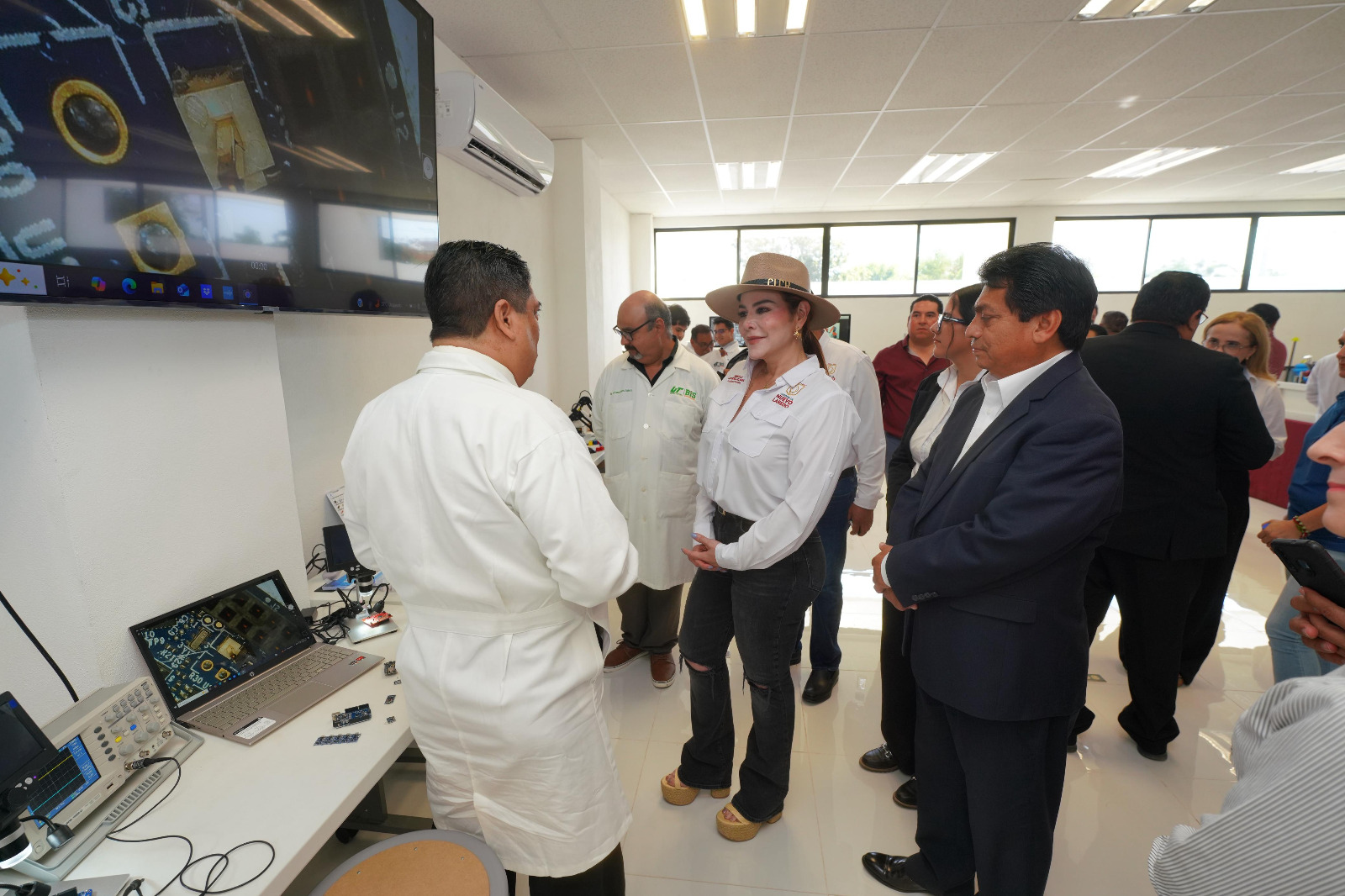 Nuevo Laredo marca pauta en Tamaulipas: entrega Carmen Lilia Canturosas laboratorio de inteligencia artificial en la Universidad Tecnológica