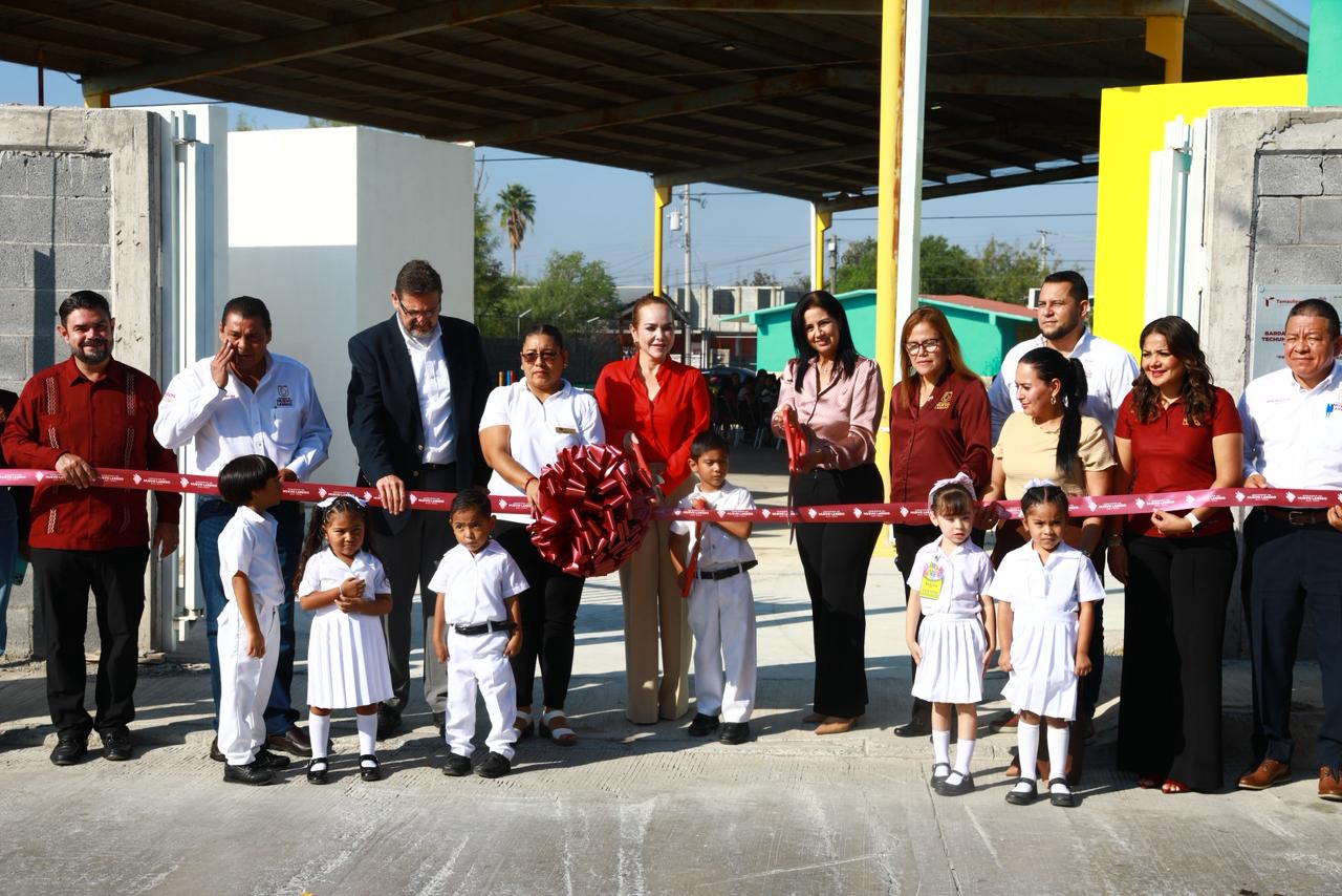 Refrenda alcaldesa Carmen Lilia Canturosas compromiso con la educación; entrega obras en escuelas de la ciudad