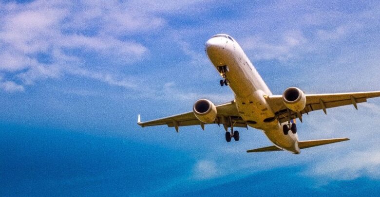 Más aerolíneas cancelan vuelos a Caracas por creciente riesgo en el Caribe