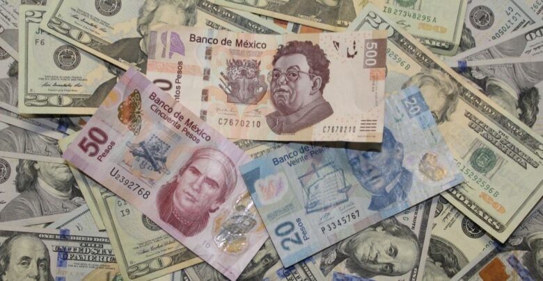 Peso mexicano inicia la semana debajo de las 18 unidades frente al dólar Peso rompe las 18 unidades frente al dólar este lunes