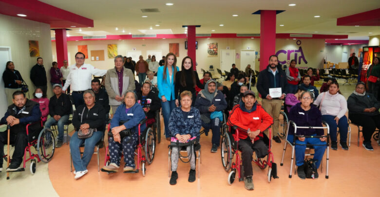 Carmen Lilia Canturosas y DIF Nuevo Laredo entregan aparatos funcionales y reciben donativo de 100 sillas de ruedas para personas con discapacidad Carmen Lilia Canturosas y DIF Nuevo Laredo entregan aparatos funcionales y reciben donativo de 100 sillas de ruedas para personas con discapacidad