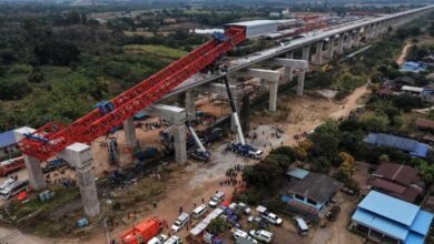 Accidente ferroviario en Tailandia deja 27 muertos tras caída de una grúa