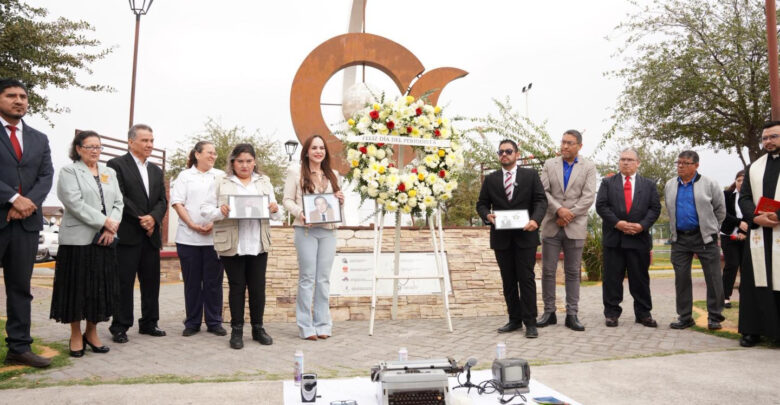 Encabeza alcaldesa Carmen Lilia Canturosas homenaje por el Día Nacional del Periodista junto a todas las agrupaciones periodísticas de Nuevo Laredo Encabeza alcaldesa Carmen Lilia Canturosas homenaje por el Día Nacional del Periodista junto a todas las agrupaciones periodísticas de Nuevo Laredo
