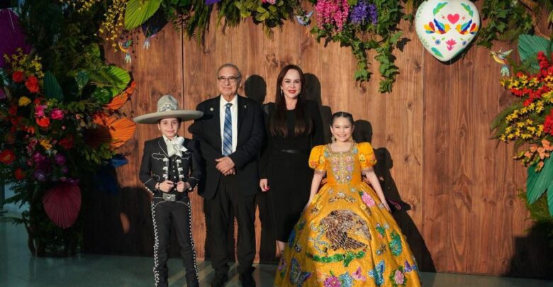 Presenta alcaldesa Carmen Lilia Canturosas a niños que representarán a México en la Ceremonia del Abrazo 2026