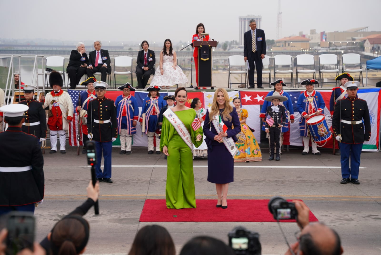 Celebran los Dos Laredos alianza estratégica en Ceremonia del Abrazo; nombran a Carmen Lilia Sra. Internacional 2026