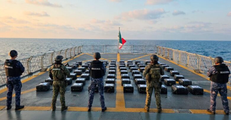 Marina asegura cerca de dos toneladas de cocaína frente a Acapulco Marina asegura cerca de dos toneladas de cocaína frente a Acapulco