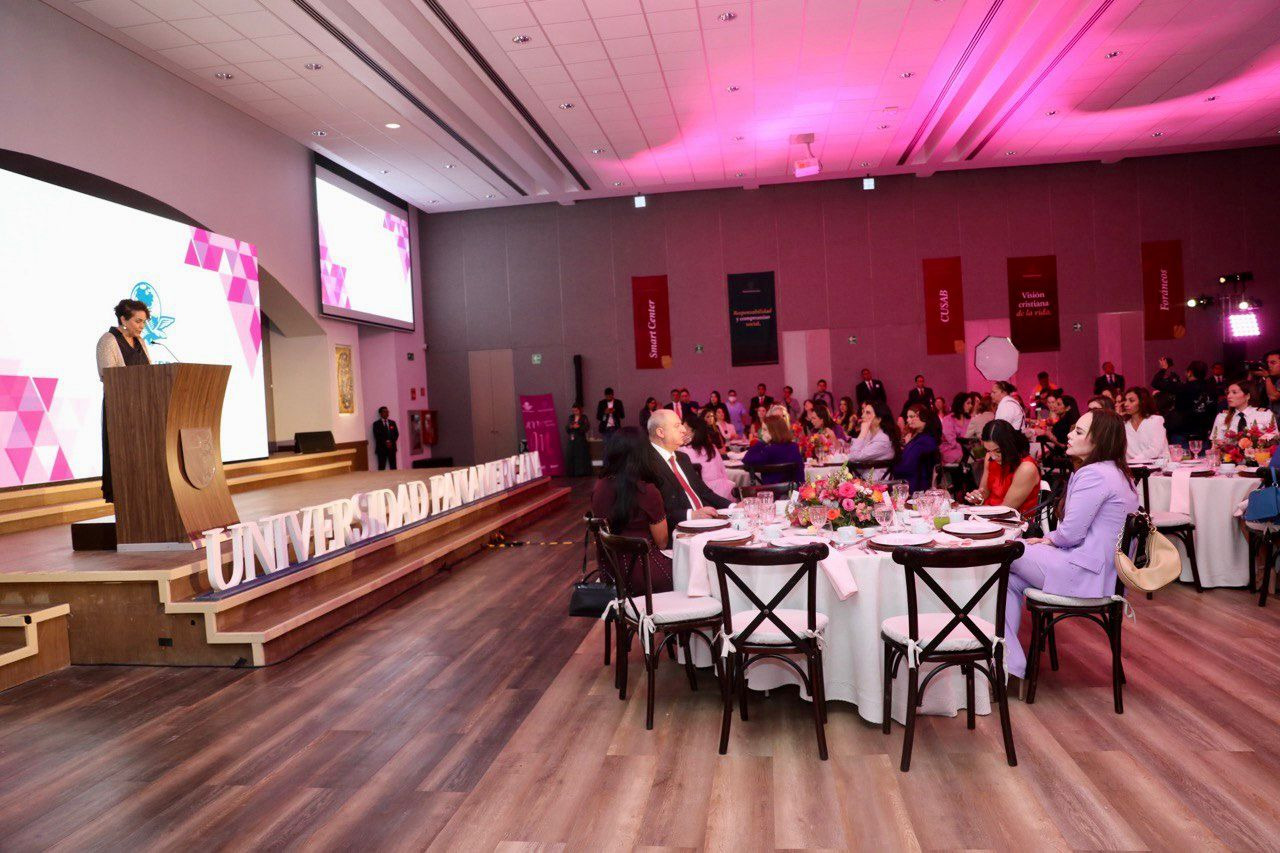 Carmen Lilia Canturosas, dentro de las “100 Mujeres Líderes de México”