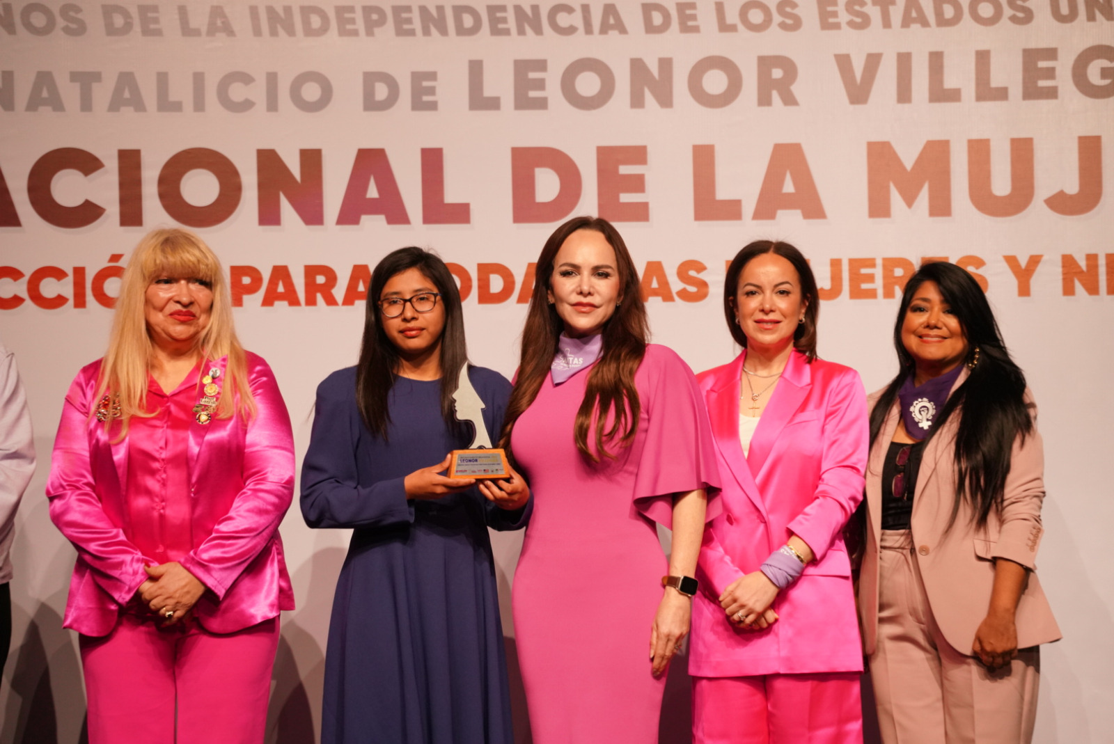 Reconocen a mujeres de los Dos Laredos con galardón Leonor Villegas