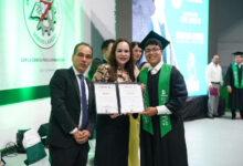 Reitera alcaldesa Carmen Lilia Canturosas compromiso con la juventud y la educación en graduación del Tec de Nuevo Laredo