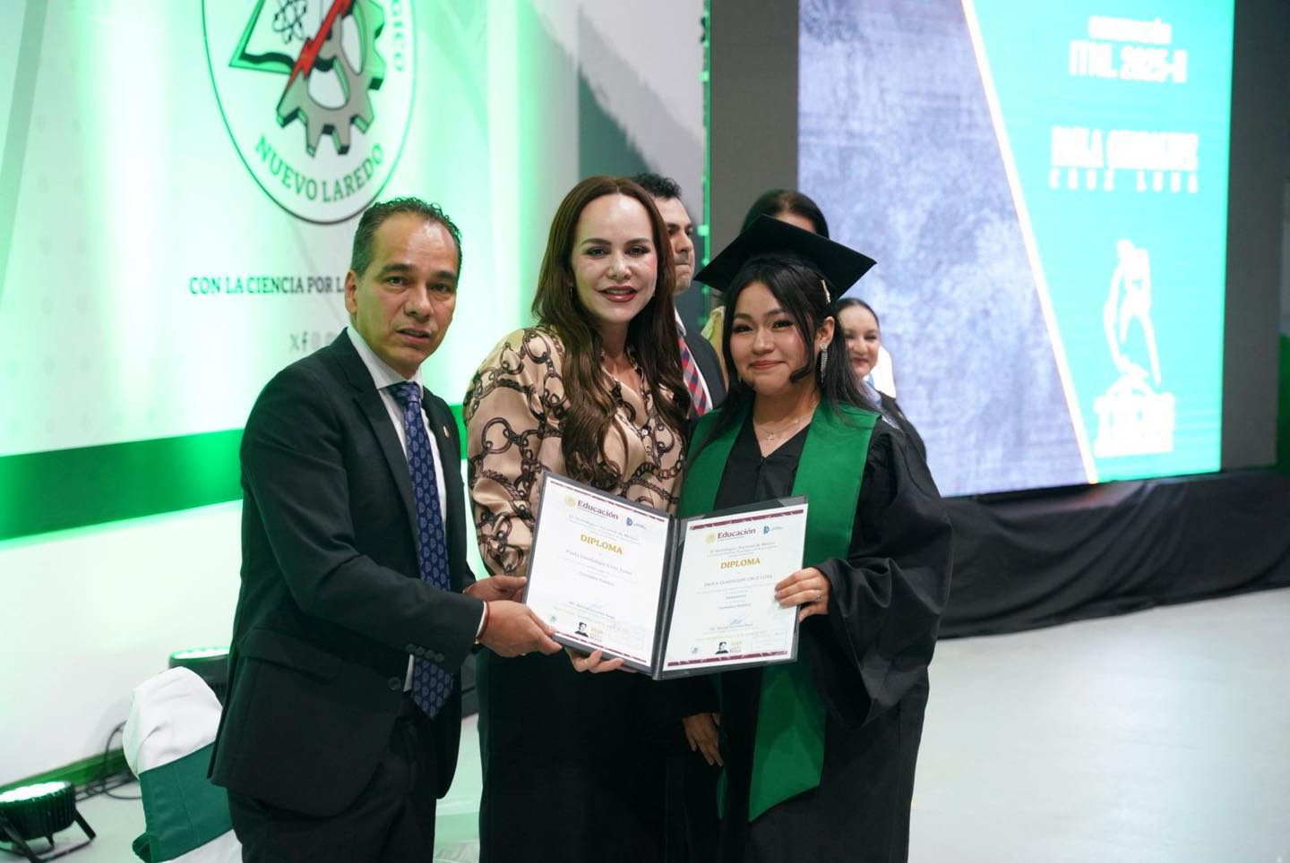 Reitera alcaldesa Carmen Lilia Canturosas compromiso con la juventud y la educación en graduación del Tec de Nuevo Laredo Reitera alcaldesa Carmen Lilia Canturosas compromiso con la juventud y la educación en graduación del Tec de Nuevo Laredo
