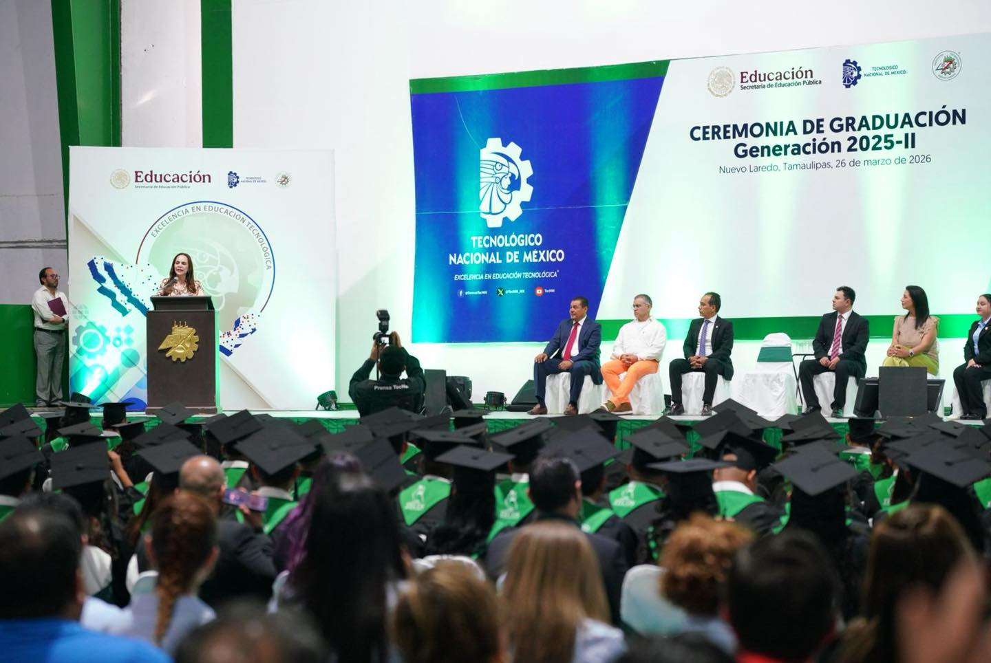 Reitera alcaldesa Carmen Lilia Canturosas compromiso con la juventud y la educación en graduación del Tec de Nuevo Laredo Reitera alcaldesa Carmen Lilia Canturosas compromiso con la juventud y la educación en graduación del Tec de Nuevo Laredo