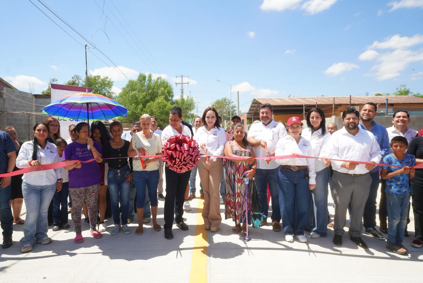 Entrega Carmen Lilia obras viales de Ramo 33 al poniente