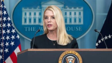 Trump destituye a Pam Bondi como fiscal general de EE. UU.