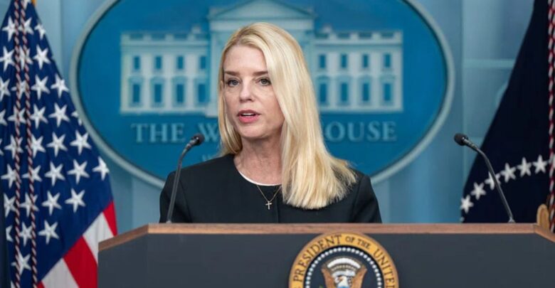 Trump destituye a Pam Bondi como fiscal general de EE. UU.