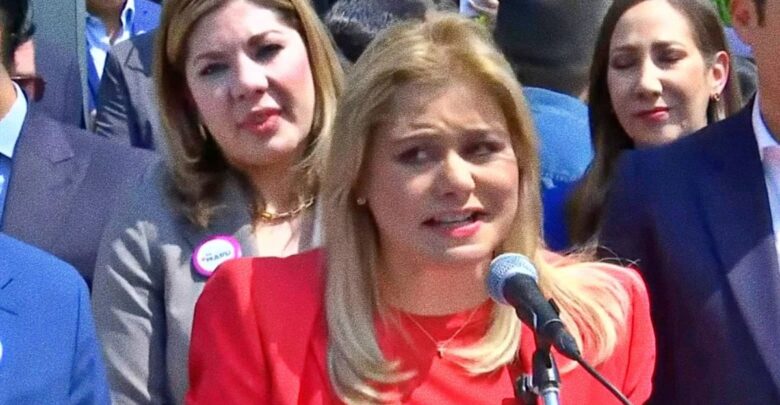 Maru Campos comparece ante la FGR y denuncia persecución política Maru Campos comparece ante la FGR y denuncia persecución política