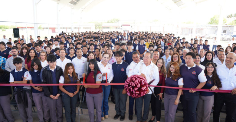 Entrega Carmen Lilia Canturosas techumbre en el CBTIS 137 de Nuevo Laredo
