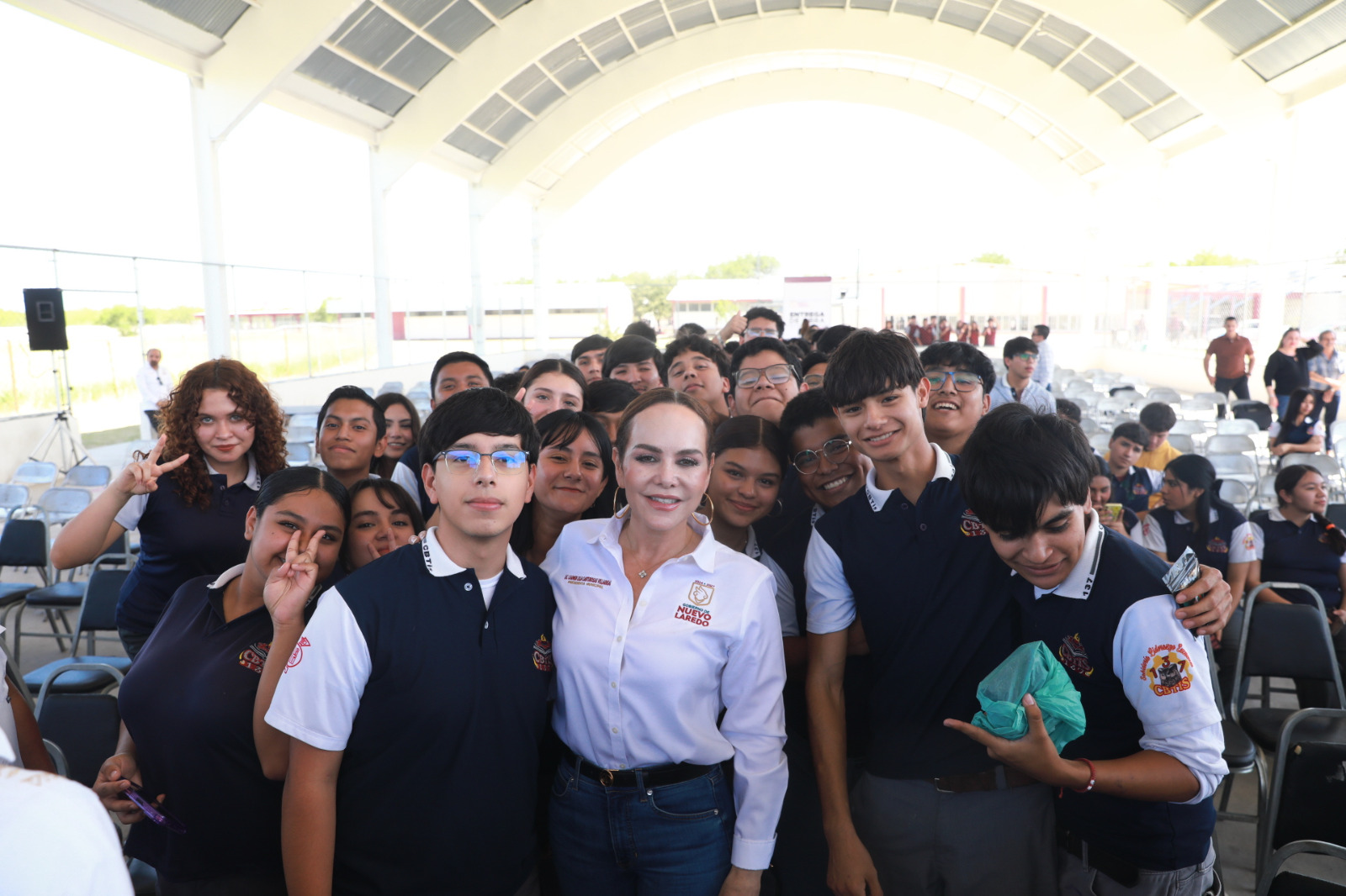 Entrega Carmen Lilia Canturosas techumbre en el CBTIS 137 de Nuevo Laredo