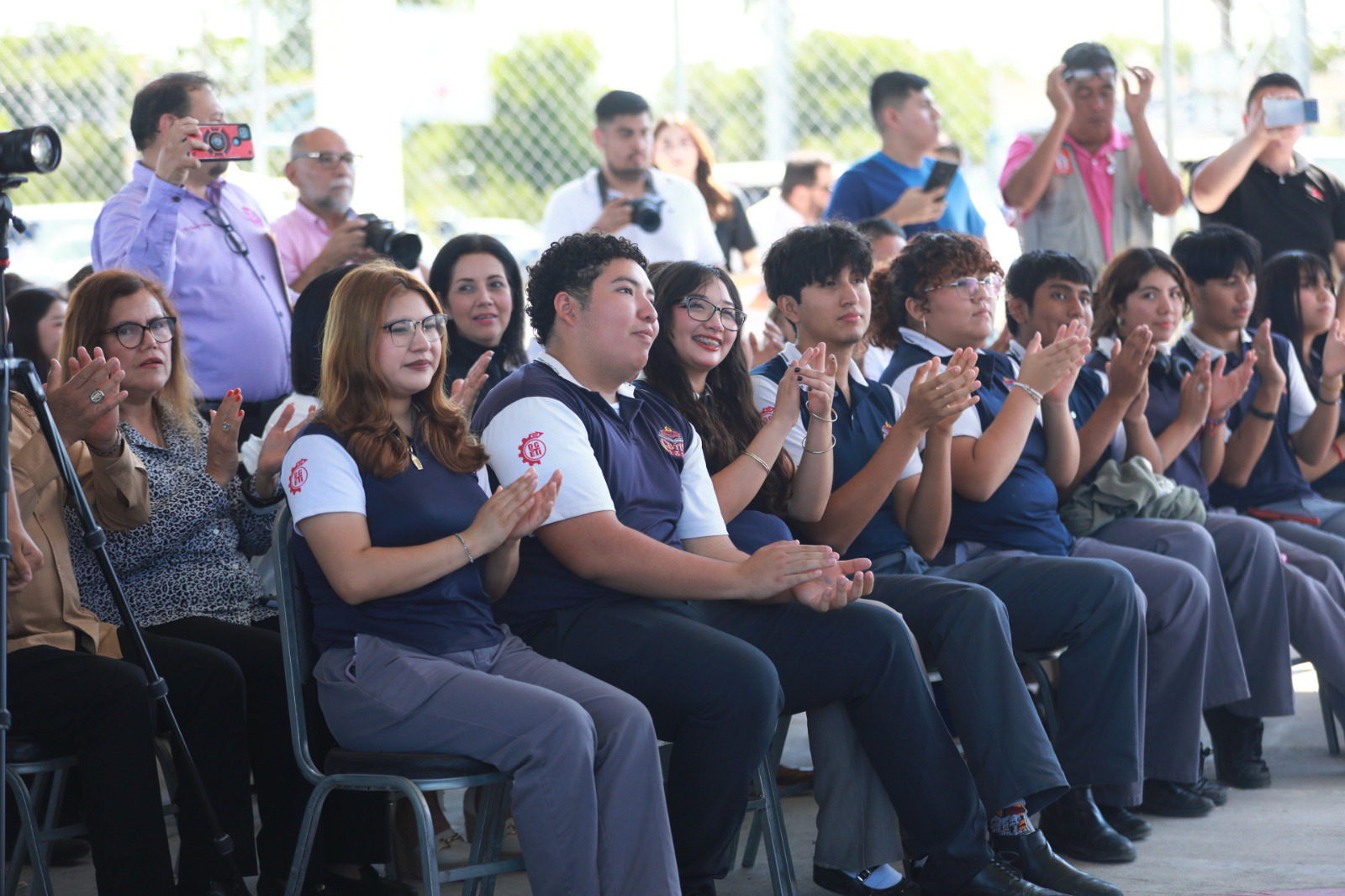 Entrega Carmen Lilia Canturosas techumbre en el CBTIS 137 de Nuevo Laredo