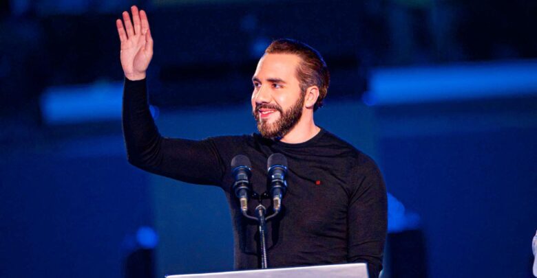 Nayib Bukele va por un tercer mandato; se registra como precandidato presidencial