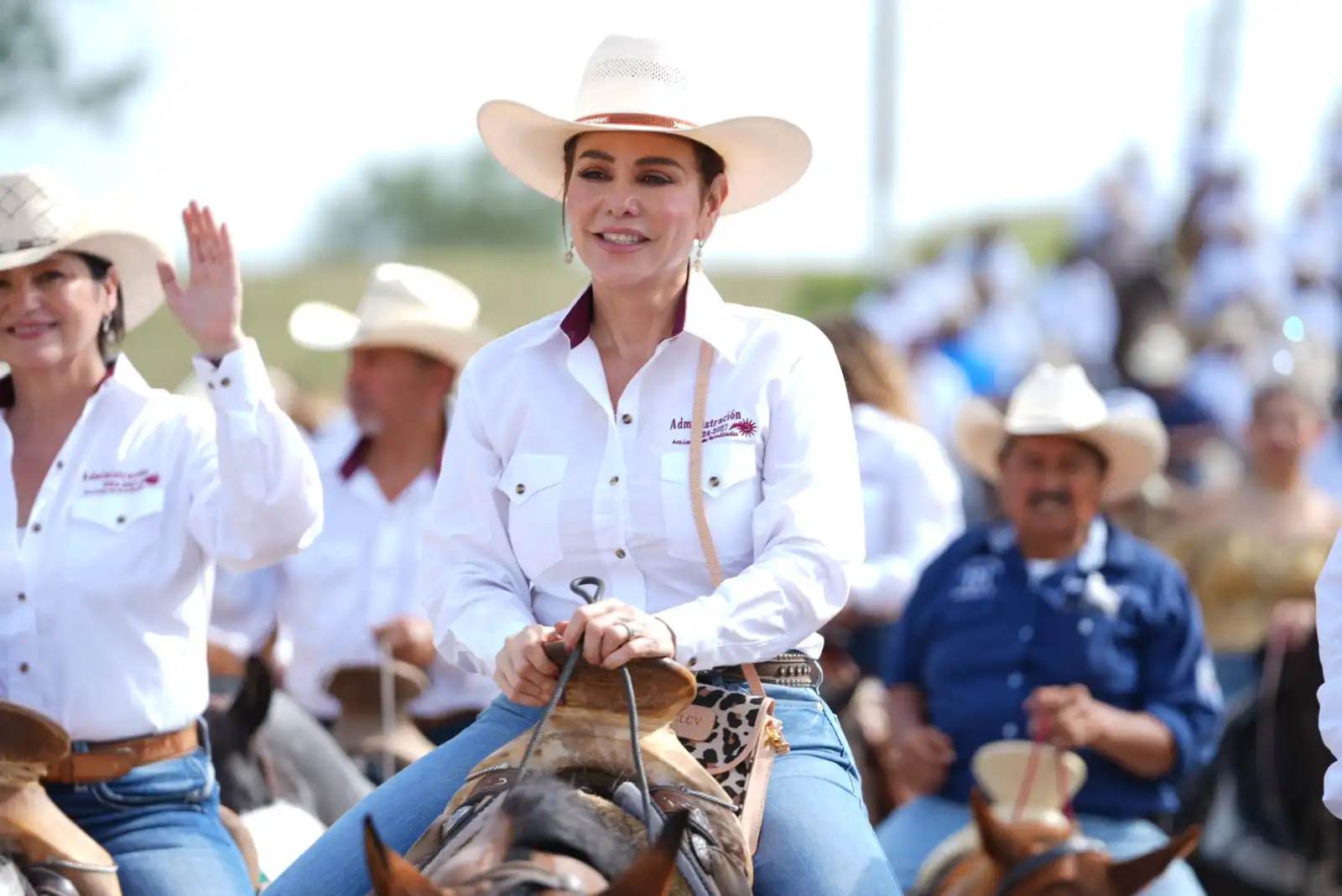 Carmen Lilia Canturosas Villarreal estuvo presente en la tradicional Cabalgata de San Juan en el municipio de Nueva Ciudad Guerrero.