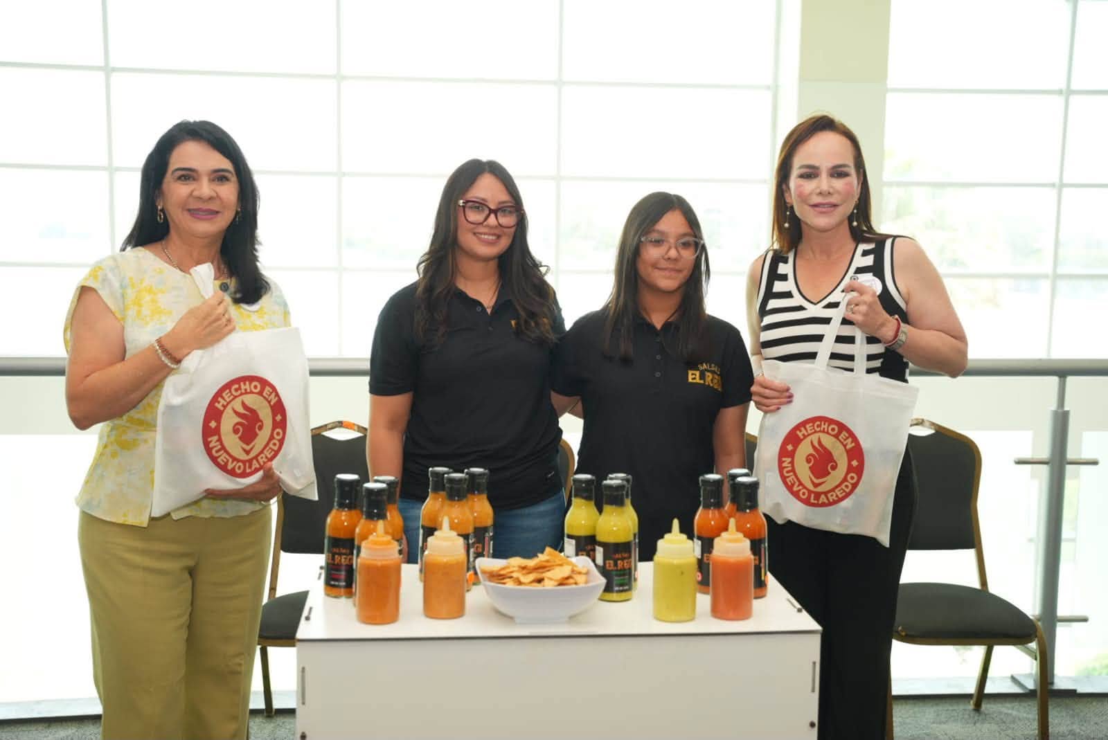 Carmen Lilia Canturosas integra el comercio del norte y del sur en favor de los emprendedores tamaulipecos