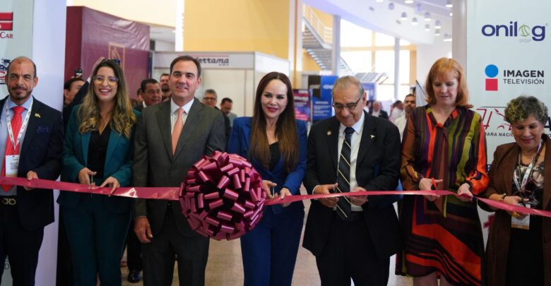 Carmen Lilia Canturosas refuerza desde Nuevo Laredo el comercio fronterizo de Tamaulipas