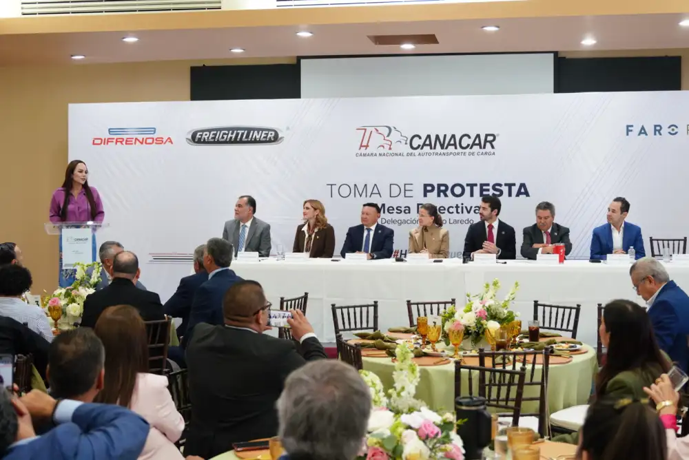 Refrenda Carmen Lilia Canturosas compromiso con sector transportista