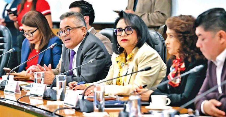 Reforma aduanera avanza con multas de hasta 100% por huachicol