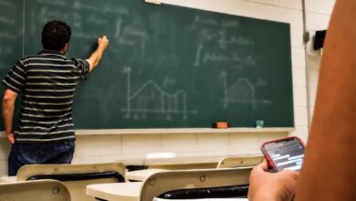 Senado avanza con regulación de celulares en escuelas de todo el país