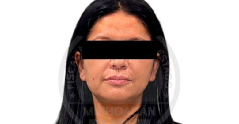Detienen a funcionaria de Uruapan por presunto encubrimiento en asesinato de Carlos Manzo